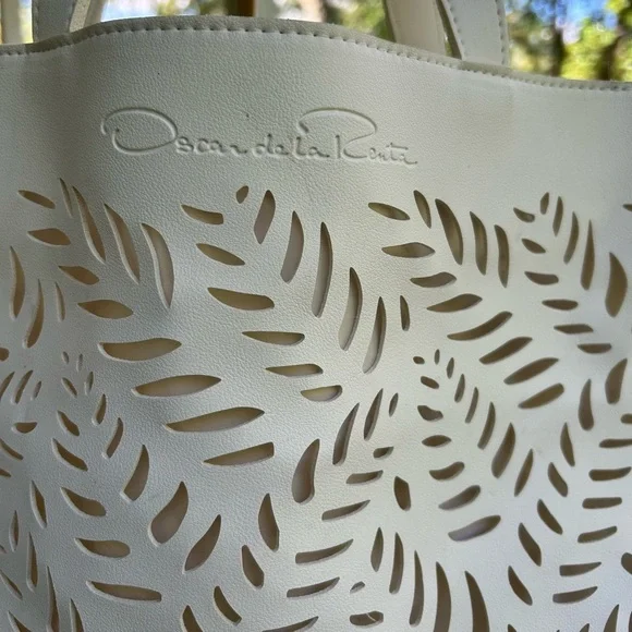 NWOT-Oscar de la Renta Cream Cut-Out Tote - Picture 3 of 7